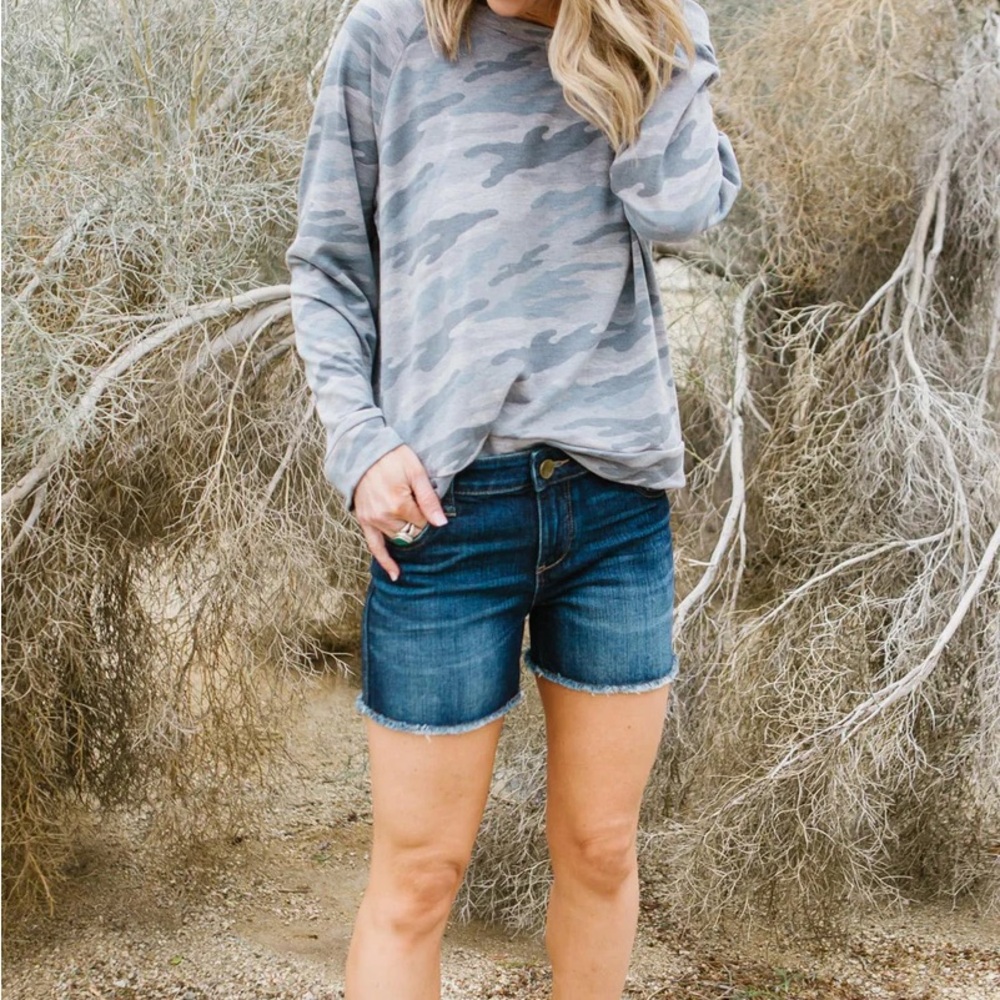 Kut from the Kloth Gidget fray denim shorts